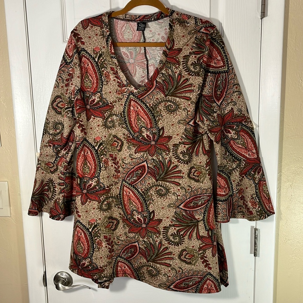 Win Win boho flare bottom tunic pullover top V-neck bell sleeves paisley L-XL